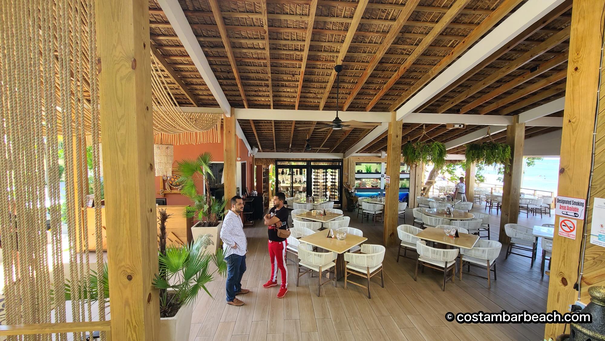 El Carey restaurant entrance